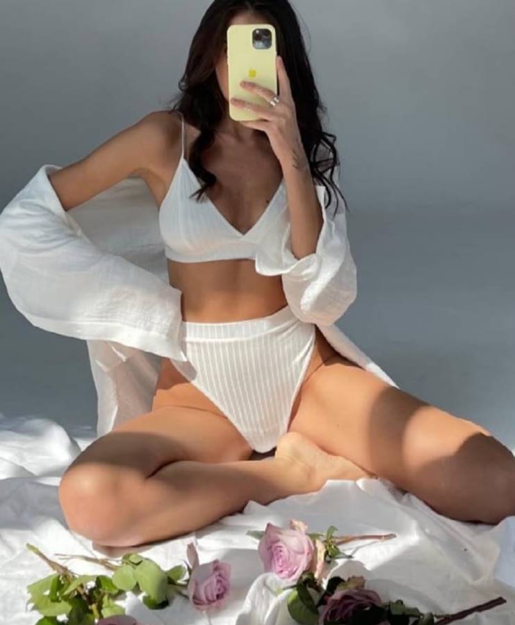 Esenyurt Escort Bayan Gizem İle Heyecan Sizi Çağırıyor